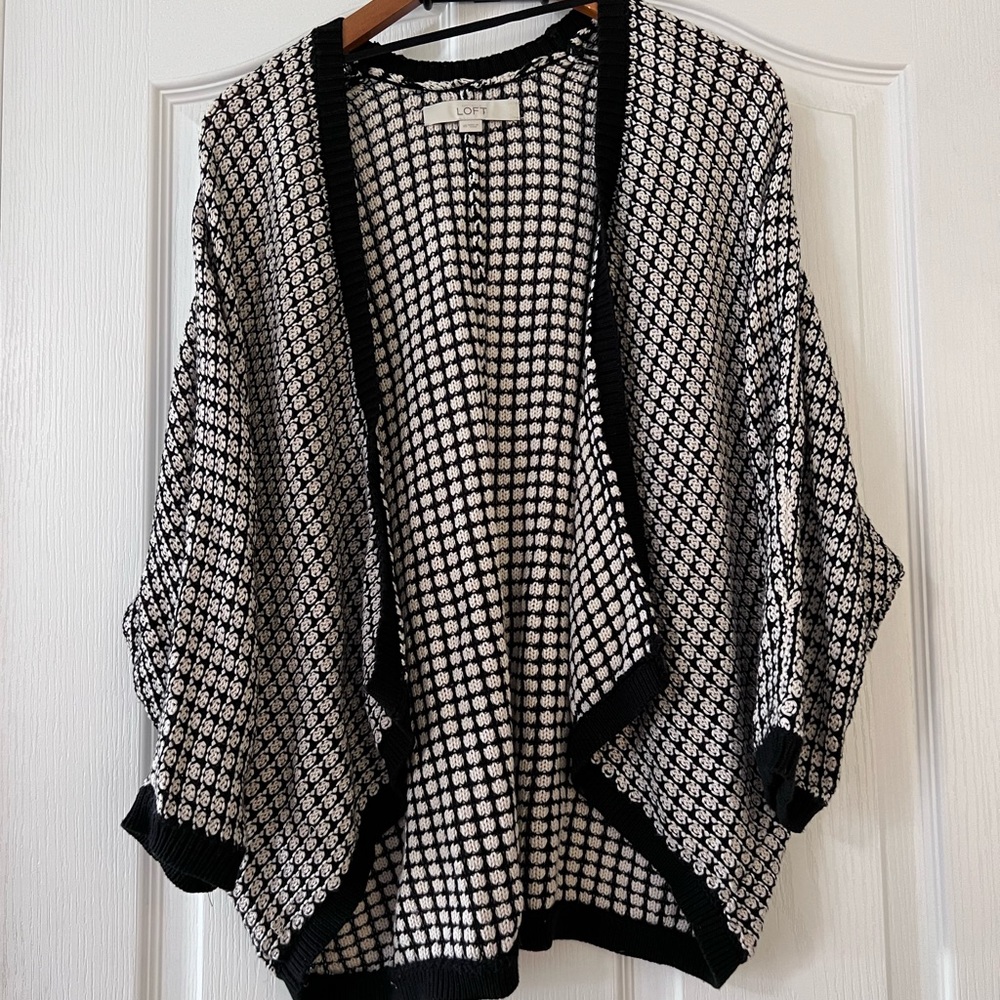 Ann Taylor LOFT sweater. Great transitional piece. Size xsmall